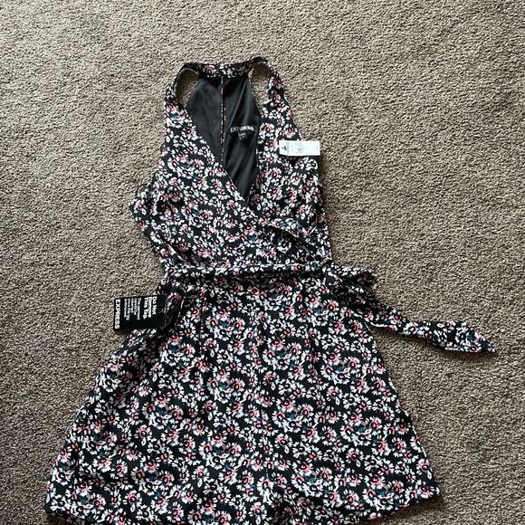 NWT Express Floral Romper - Picture 1 of 8